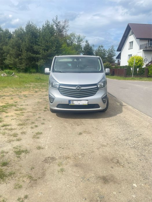 Opel Vivaro long 1,6 9 osób