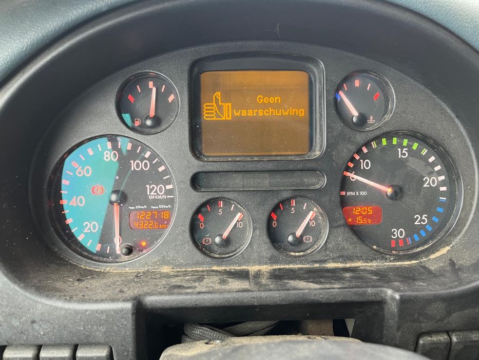 DAF CF75 310cv BASCULANTE COM GRUA E RADIO-COMANDO APENAS 122.000km