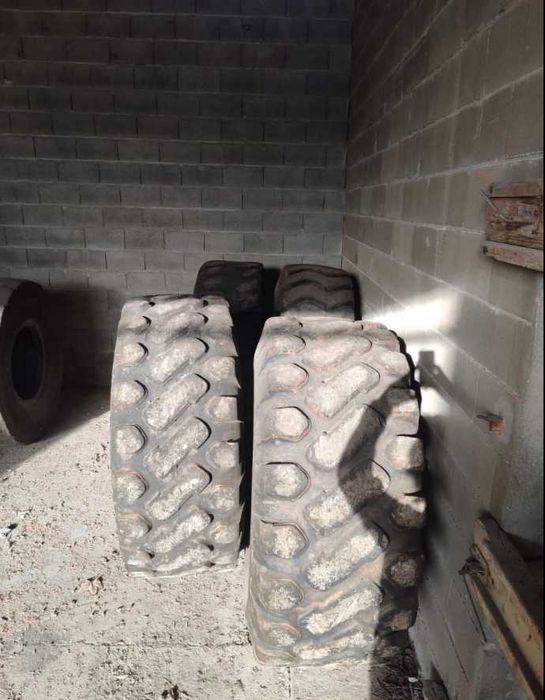 Pneus para Pá Carregadora 23.5-25