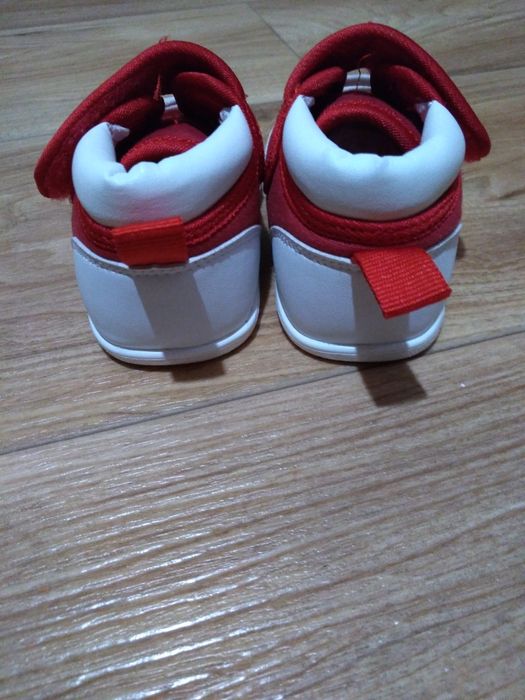 Кросівки для дівчинки 20 р.