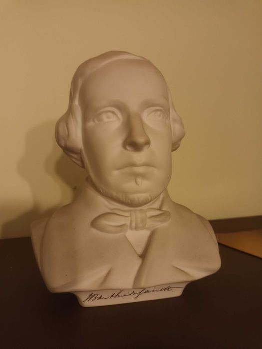 Bustos da Literatura Portuguesa - Vista Alegre