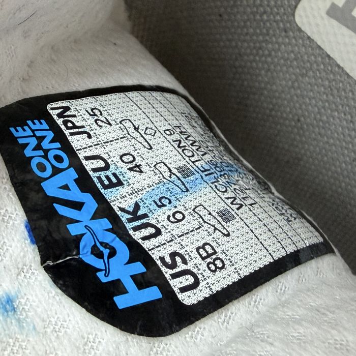 Оригінальні кросівки для бігу Hoka Clifton 9 у білому кольорі