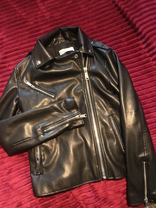 Продам кожану куртку, в новому стані.