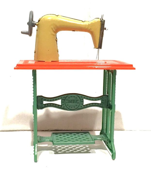 Máquina de costura  antiga da PEPE -  Estado de nova