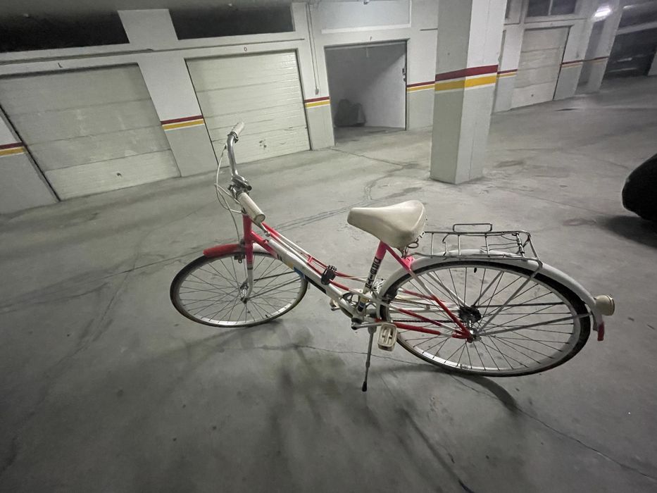 Bicicleta aro 26 rosa e branca