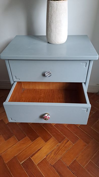 Mesa de cabeceira (madeira)