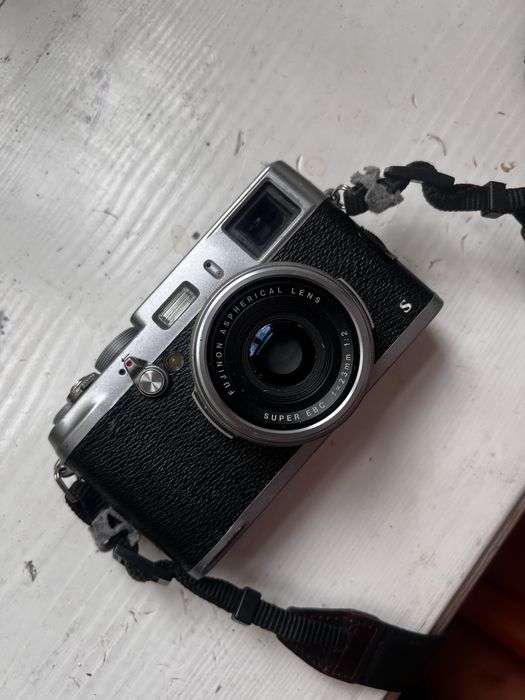【美品】FUJIFILM X100s 2500回 美品】FUJIFILM X100s 2500回