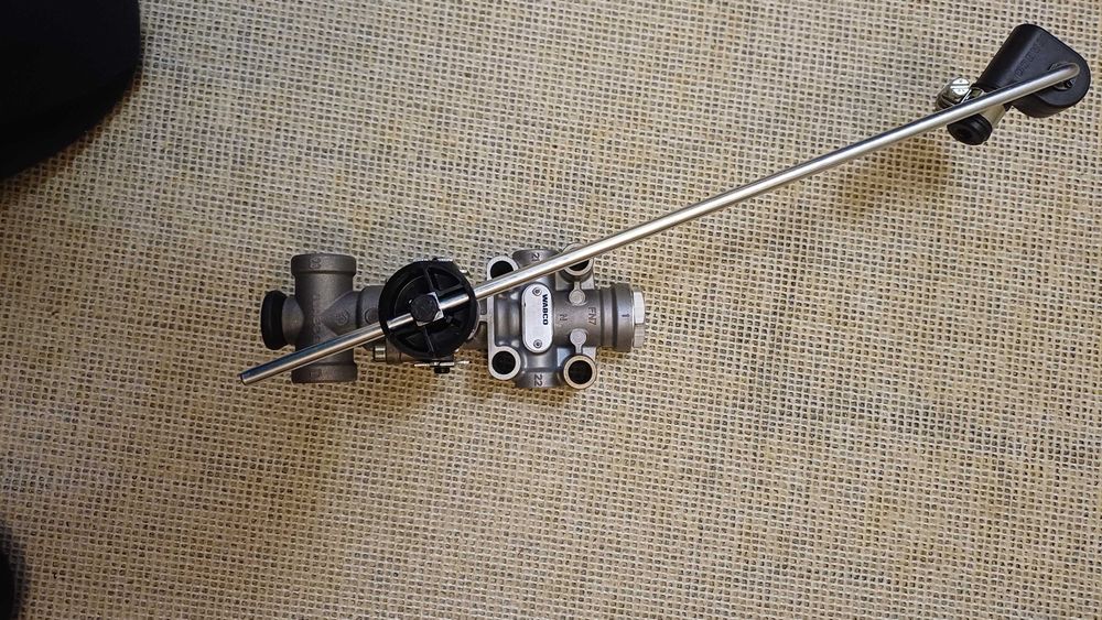 Кран рівня підлоги WABCO 4640060020.