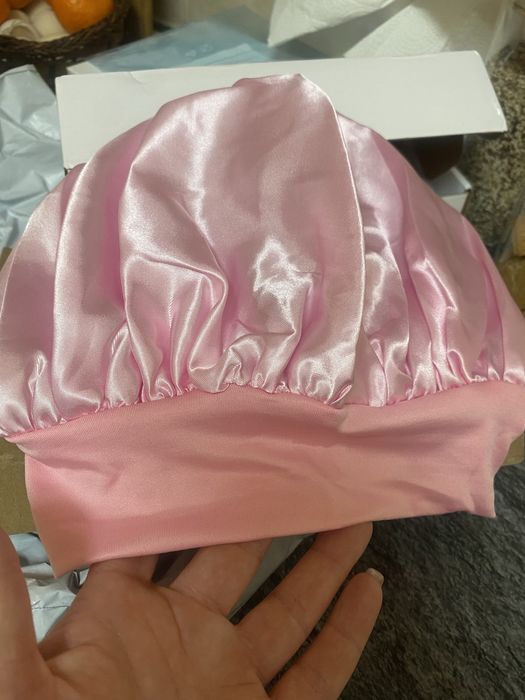 Touca de cetim cor de rosa