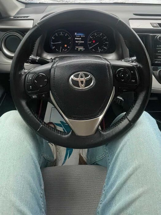 Toyota RAV4 XLE      2017