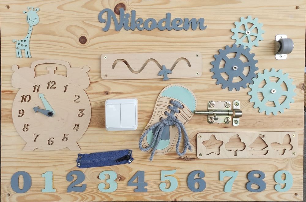 Tablica manipulacyjna Montessori dla dziecka – sensoryczna – Nikodem