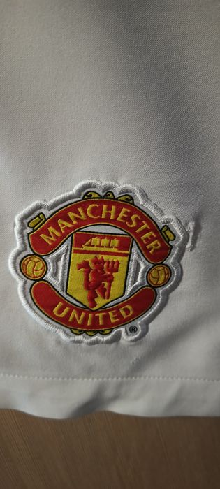 Spodenki Manchester United z logo klubu i numerem 10, rozmiar L.