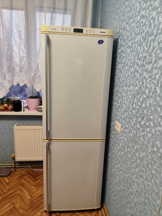 Холодильник Samsung