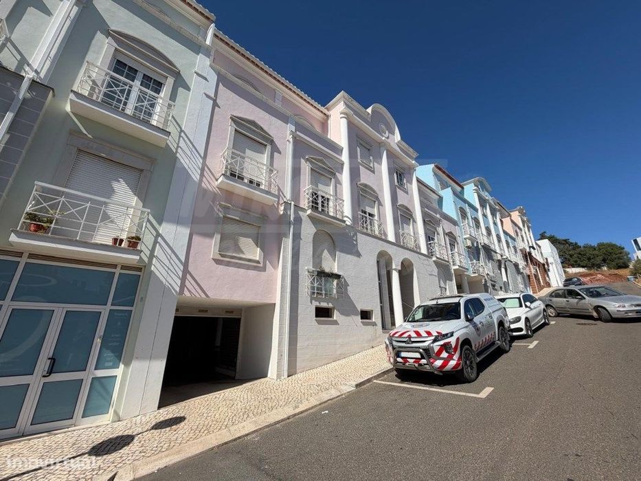 Lugar de Parqueamento em garagem privativa