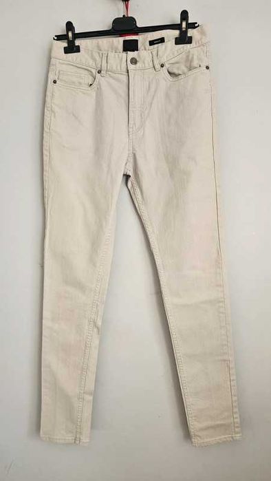 Beżowe jeansy rurki skinny fit