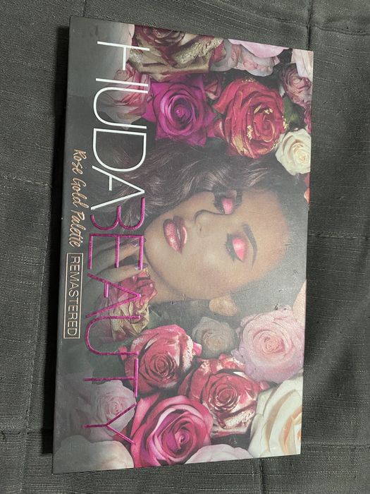 Huda Beauty Rose Gold paletka do cieni