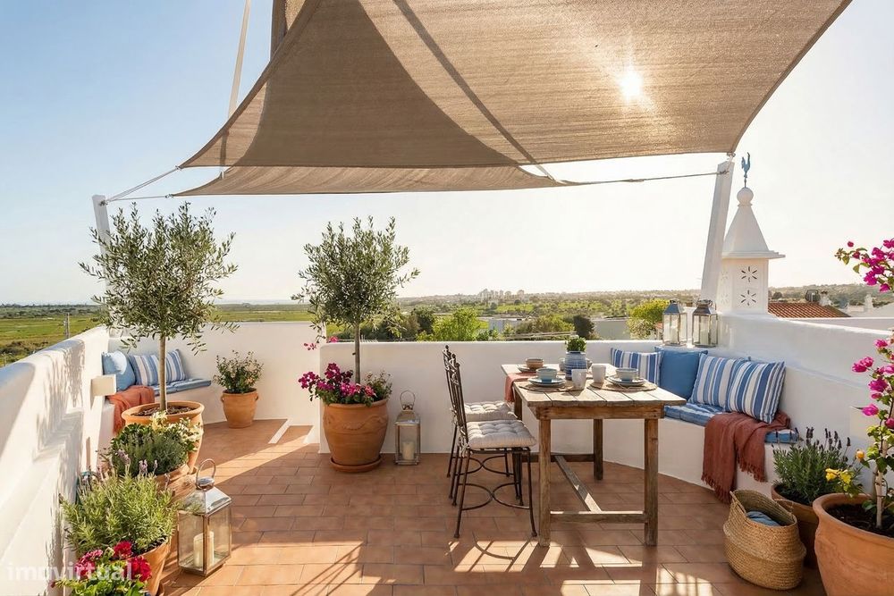 Elegante Moradia V2 com Terraço na Cobertura com Vista Mar