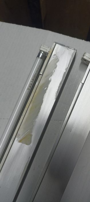 Lampa aluminiowa na świetlówki T4 20W