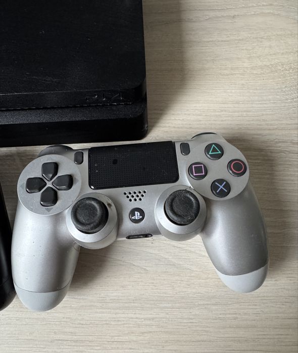 PS4 slim 500 gb 3 джойстика