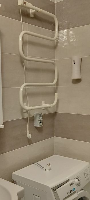 Продам рушникосушарку електричну