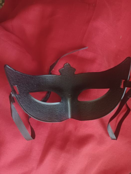 Maska karnawałowa czarna  połysk