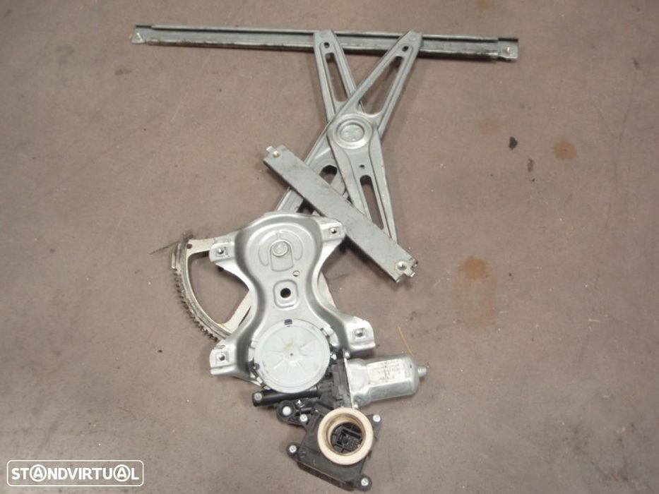 Elevador frente esquerdo - Toyota Auris ( 2008 )