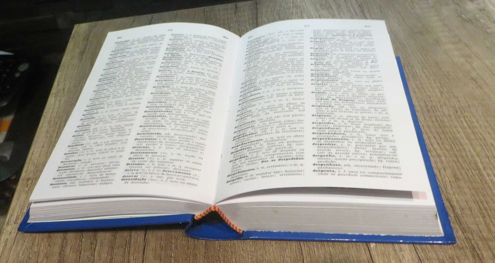 Dicionário Língua Portuguesa - Dicionários do estudante