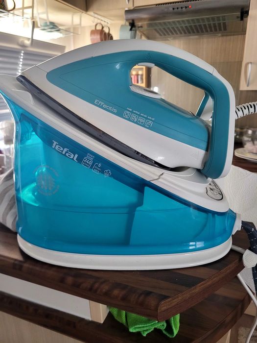 Ferro de engomar com caldeira Tefal