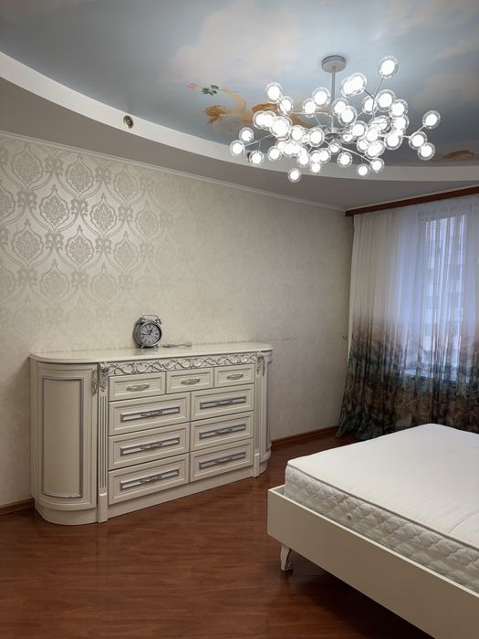 Сдам 4-х комнатную квартиру 150 м кв в кирпичном доме на ул. Тополевая