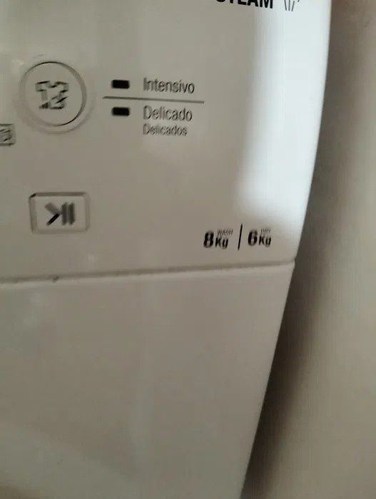 Máquina de lavar e secar da marca Hotpoint Ariston