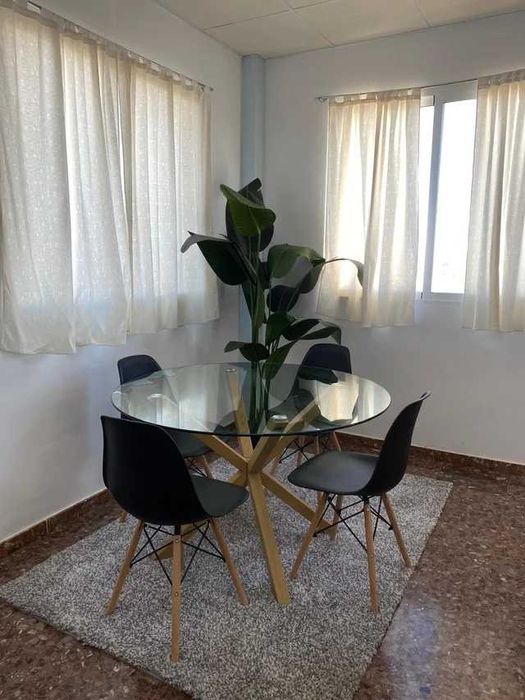 Mesa de jantar redonda com 4 cadeiras + entrega gratis