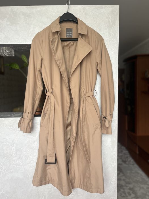 Тренч бежевий жіночий в розмірі S та пальто того ж