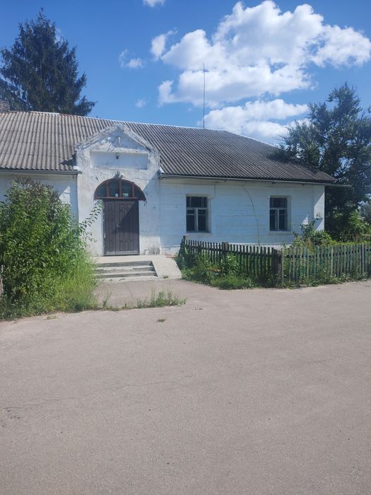 Продам приміщення 200 кВ та земельну ділянку 2,5 ГА в Літочках