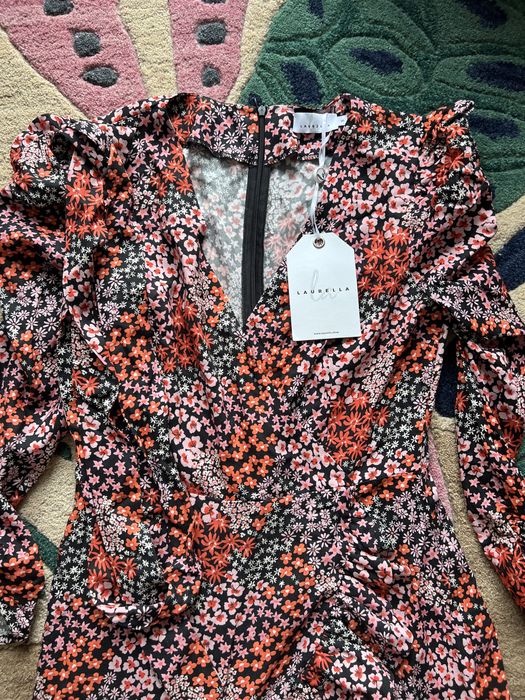 Sukienka w kwiaty Laurella