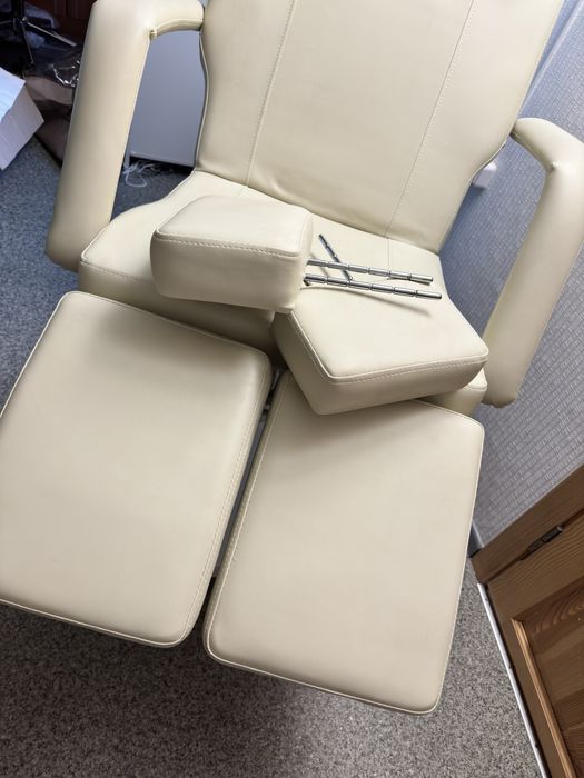 Педикюрне крісло-кушетка мод. 235 з гідравлічним регулюванням висоти