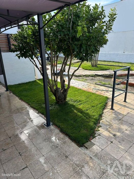 Casa / Villa T1 em Charneca de Caparica e Sobreda