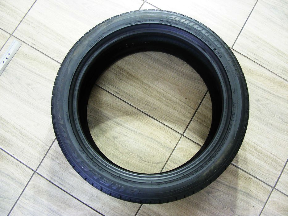 Літня гума 235/45/19 -4 шт.Bridgestone Dueler H/P.