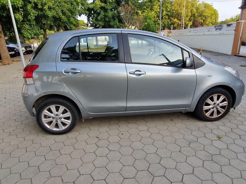 Toyota Yaris com poucos quilómetros