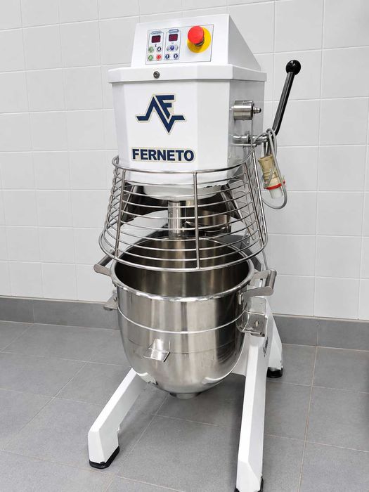 Batedeira 40L ferneto com todos os acessorios