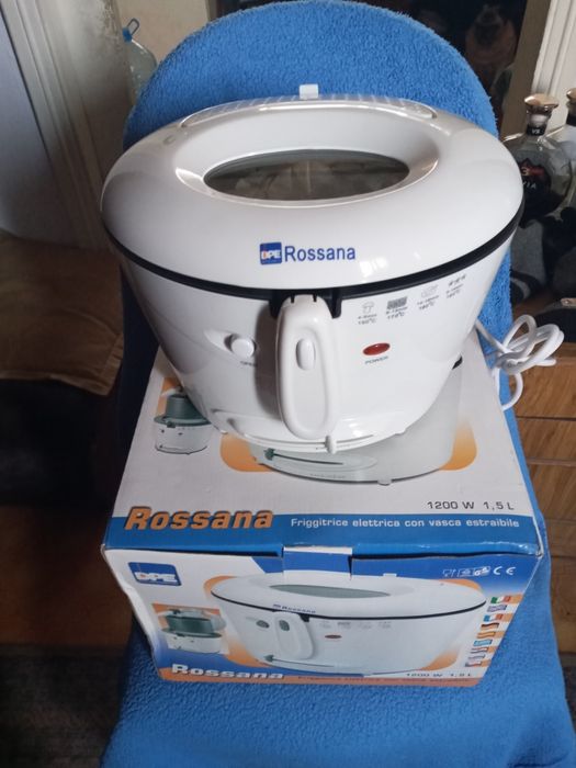Продаю фритюрницу новая приведена из  - Италии