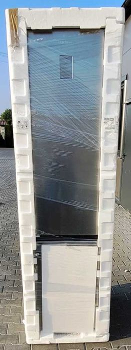 Lodówka SAMSUNG RB38T672CS9 NoFrost Srebrna