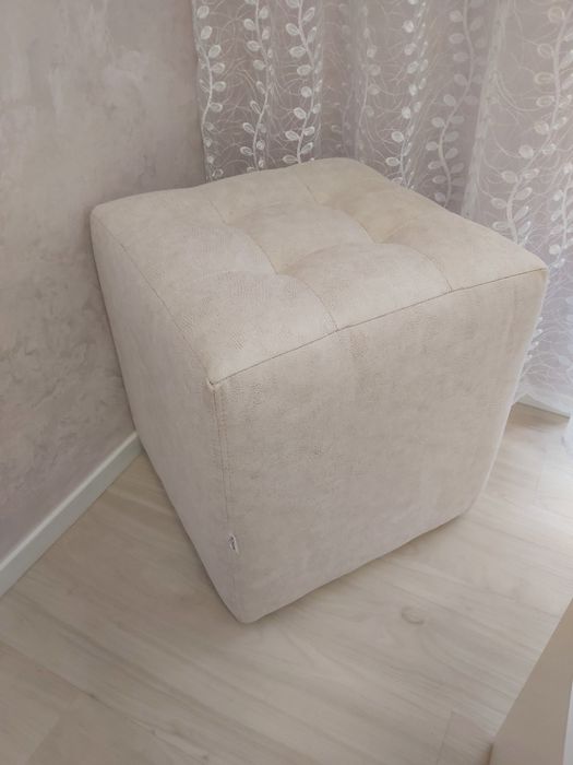 Пуф для спальні, вітальні.