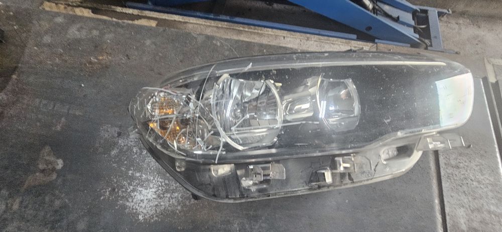 Optica esquerda BMW 1 (F20) 118 d 
BP3147799C28