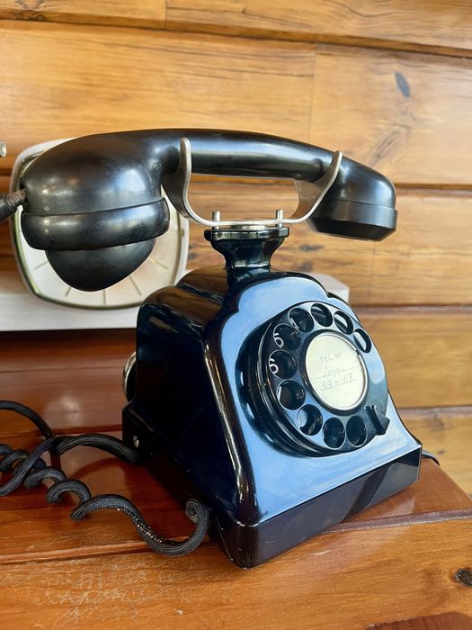Antigo telefone dos anos 50