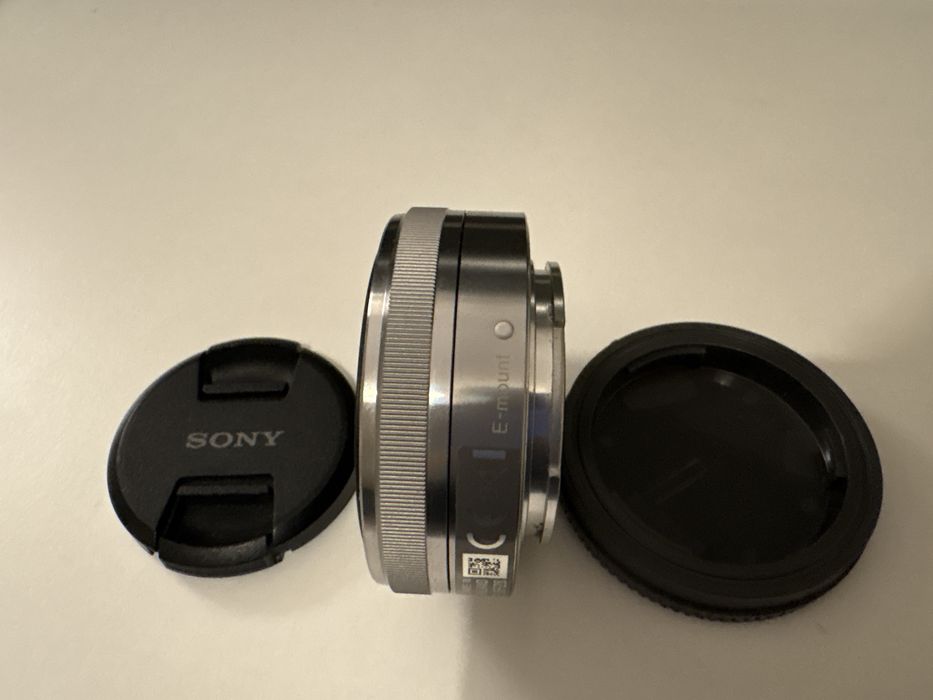 Objetiva / Lente Sony E 16mm f/2.8 (SEL16F28) Prateada — Como Nova