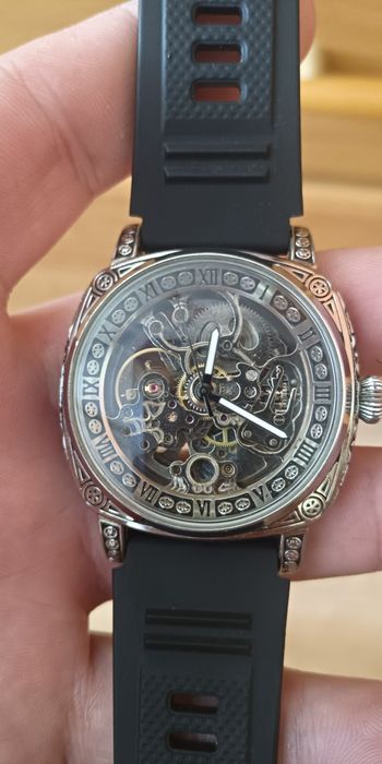 Часи механіка з автопідзаводом