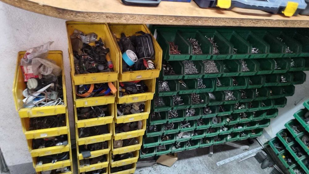 Recheio completo de oficina auto — venda em lote (elevador OMCN, equipamento e stock)