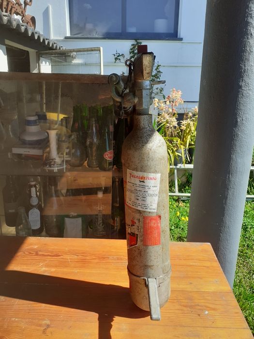 Extintor antigo para antiguidade