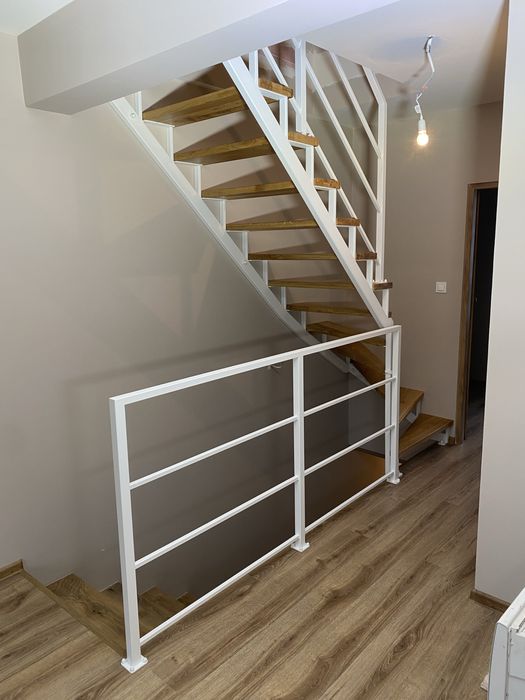 Schody metalowe, stalowe, nowoczesne, loft, na jednej belce, samonośne