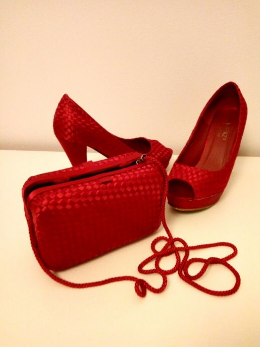 Sapatos vermelhos + pochete